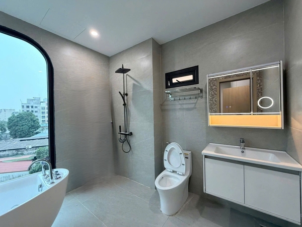 Bán nhà phố Ngọc Trì, Thạch Bàn, 5 tầng, DT 50m2, MT 9.5m, 3PN, có thang máy, 2025