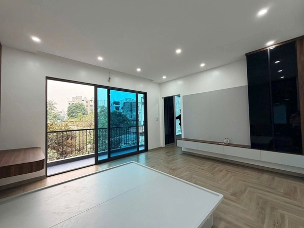 Bán nhà phố Ngọc Trì, Thạch Bàn, 5 tầng, DT 50m2, MT 9.5m, 3PN, có thang máy, 2025