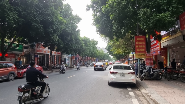 Bán đất phố Thạch Bàn, gần Thế giới di động, DT 220m2, MT 8m, tiện chia 6 suất, 2024