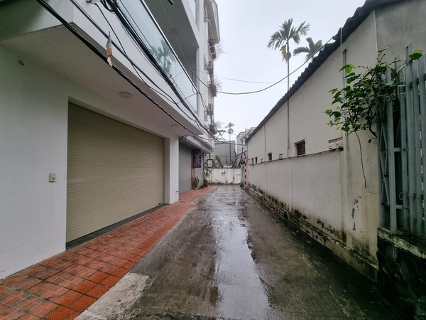 Bán nhà mặt ngõ phố Thạch Bàn, Nhà 4 tầng, DT 46m2, MT 6.7m, 4PN, ô tô đỗ cửa
