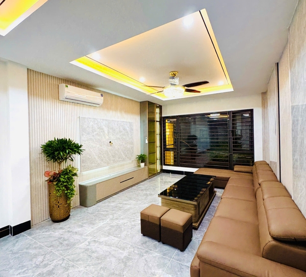 Bán nhà mặt ngõ phố Trạm, 7 tầng, DT 60m2, MT 4m, 4PN, Full nội thất, thang máy, gara