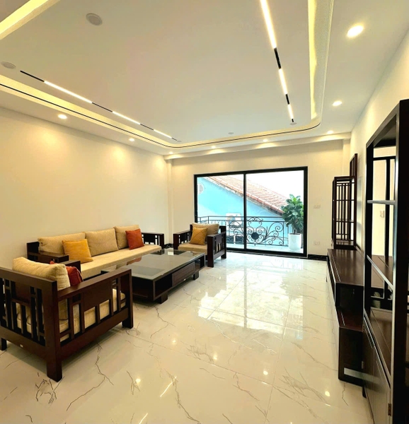 Bán nhà phố Ngọc Lâm, gần Mipec, 6 tầng, DT 80m2, MT 4.8m, 4PN, có thang máy, gara