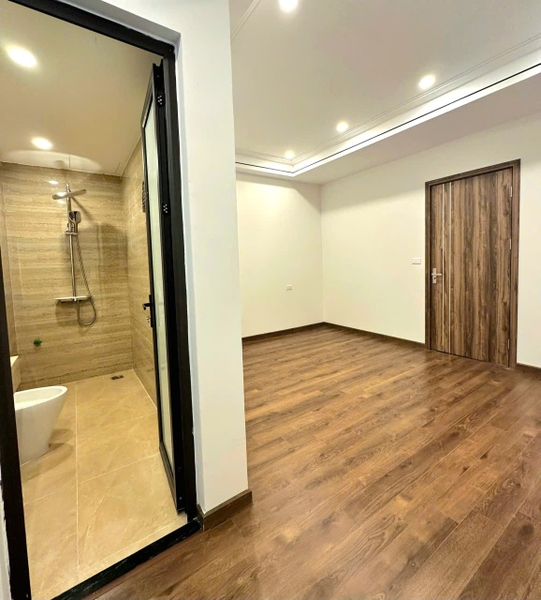 Bán nhà phố Ngọc Lâm, gần Mipec, 6 tầng, DT 80m2, MT 4.8m, 4PN, có thang máy, gara