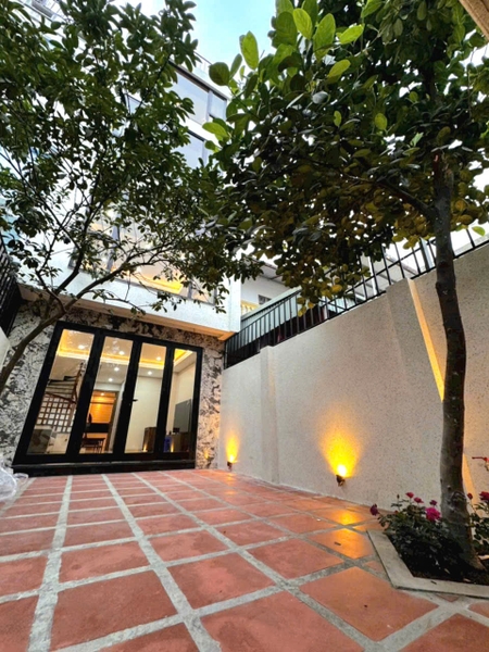 Bán nhà phố Lệ Mật, gần chợ Ô Cách, 4 tầng, DT 70m2, MT 4.4m, 4PN, full nội thất