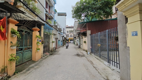 Bán đất phố Ngô Gia Tự, gần KĐT Việt Hưng, DT 39m2, MT 5.4m, lô góc, ô tô vào nhà