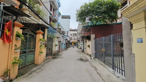 Bán đất phố Ngô Gia Tự, gần KĐT Việt Hưng, DT 39m2, MT 5.4m, lô góc, ô tô vào nhà