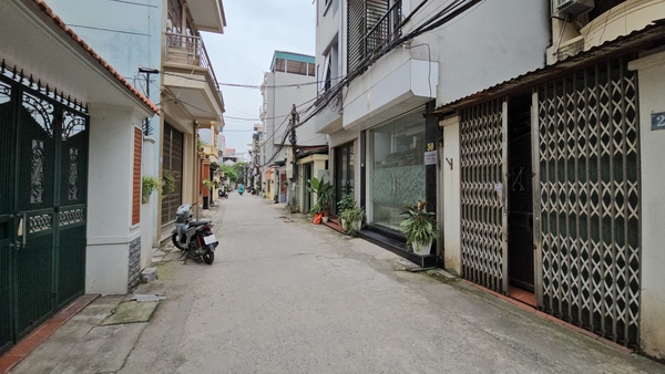 Bán đất phố Ngô Gia Tự, gần KĐT Việt Hưng, DT 39m2, MT 5.4m, lô góc, ô tô vào nhà