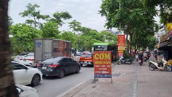 Bán nhà mặt phố Cổ Linh, Thạch Bàn, DT 98m2, MT 4.5m, đường 50m, tiện kinh doanh