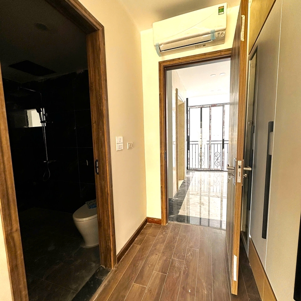 Bán nhà phố Lâm Hạ, gần hồ Hàng Không, 7 tầng, DT 68m2, MT 5m, 4PN, full nội thất