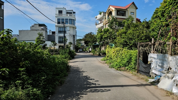 Bán đất phân lô Thạch Bàn, DT 80m2, MT 5.3m, đường và vỉa hè 7m, SĐCC, 2024