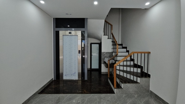 Bán nhà phố Cổ Linh, Thạch Bàn, nhà 6 tầng, DT 40m2, MT 4m, có thang máy, gara ô tô