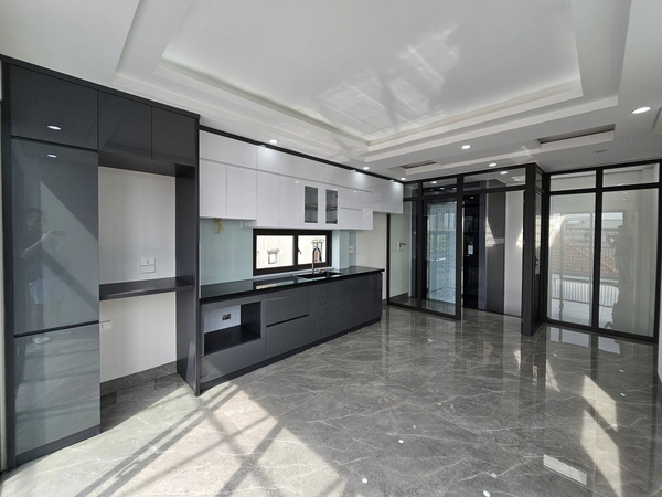 Bán nhà phố Cổ Linh, Thạch Bàn, nhà 6 tầng, DT 40m2, MT 4m, có thang máy, gara ô tô