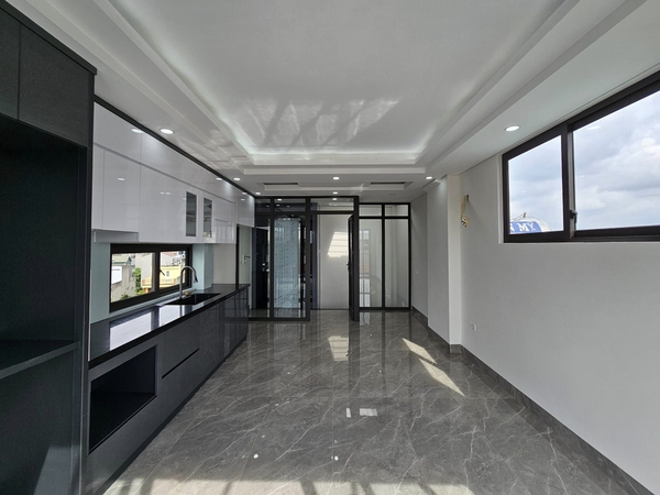 Bán nhà phố Cổ Linh, Thạch Bàn, nhà 6 tầng, DT 40m2, MT 4m, có thang máy, gara ô tô