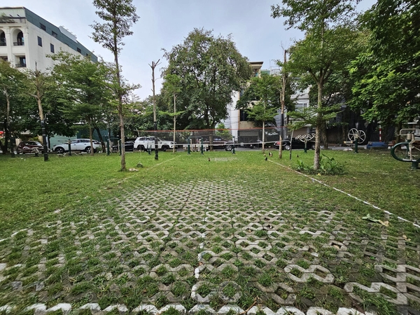 Bán nhà mặt ngõ phố Cổ Linh, Thạch Bàn, 3 tầng, DT 100m2, MT 18m, lô góc, 2 mặt tiền