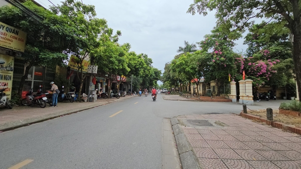 Bán nhà mặt phố Vũ Xuân Thiều, DT 90m2, MT 7m, Lô góc, tiện kinh doanh, buôn bán