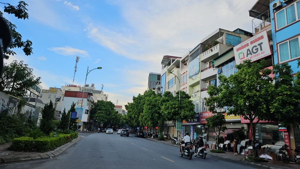 Bán nhà mặt ngõ phố Thạch Bàn, Nhà 4 tầng, DT 46m2, MT 6.7m, 4PN, ô tô đỗ cửa