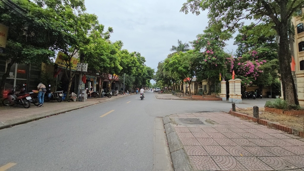Bán nhà mặt phố Vũ Xuân Thiều, DT 90m2, MT 7m, Lô góc, tiện kinh doanh, buôn bán