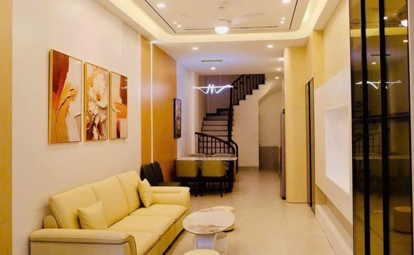 Bán nhà phố Bồ Đề, gần hồ Bồ Đề, nhà 5 tầng, DT 56m2, MT 3.7m, 5PN, SĐCC, 2024