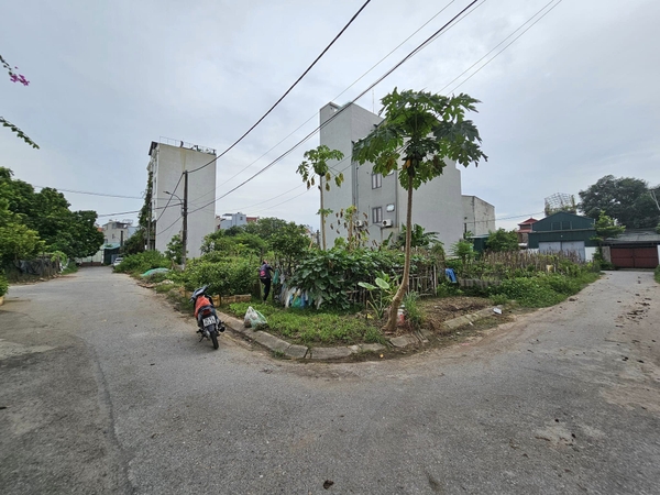 Bán đất phân lô Thạch Bàn, DT 80m2, MT 5.3m, đường và vỉa hè 7m, SĐCC, 2024
