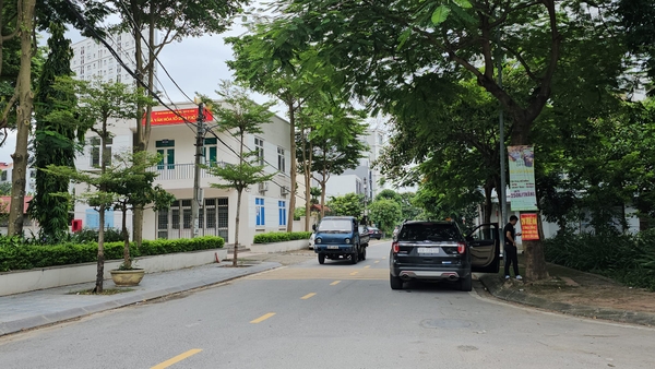 Bán nhà mặt ngõ phố Cổ Linh, Thạch Bàn, 3 tầng, DT 100m2, MT 18m, lô góc, 2 mặt tiền
