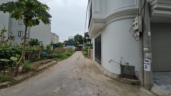 Bán đất phân lô Thạch Bàn, DT 80m2, MT 5.3m, đường và vỉa hè 7m, SĐCC, 2024