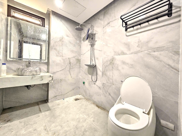 Bán nhà phân lô phố Cổ Linh, Thạch Bàn, 7 tầng, DT 40m2, MT 3.8m, 4PN, tiện kinh doanh