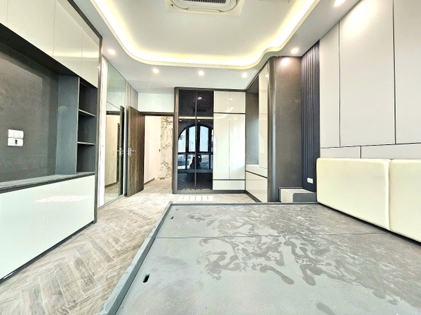 Bán nhà phân lô phố Cổ Linh, Thạch Bàn, 7 tầng, DT 40m2, MT 3.8m, 4PN, tiện kinh doanh