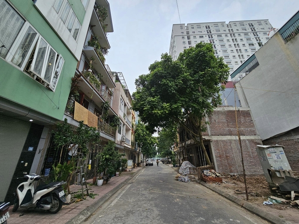 Bán đất phố Cổ Linh, Thạch Bàn, gần Hồ Thạch Bàn, DT 70m2, MT 4.7m, ĐÃ BÁN