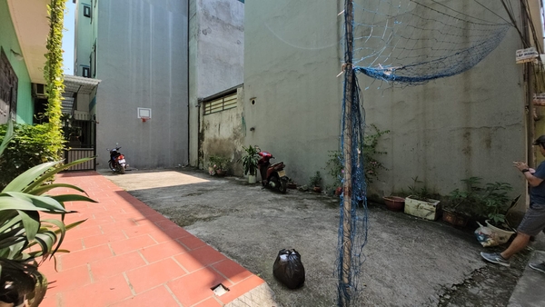 Bán đất phố Cổ Linh, Thạch Bàn, DT 55m2, MT 4m, lô góc, ngõ thông, ô tô vào nhà