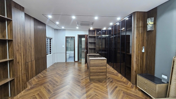 Bán nhà Ngõ 206 Cổ Linh, gần Aeon Mall, 7 tầng, DT 80m2, MT 5m, 4PN, Full nội thất