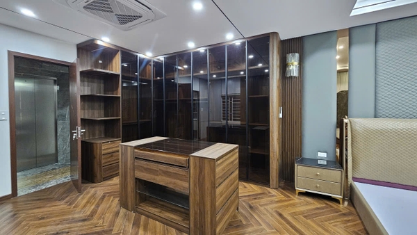 Bán nhà Ngõ 206 Cổ Linh, gần Aeon Mall, 7 tầng, DT 80m2, MT 5m, 4PN, Full nội thất