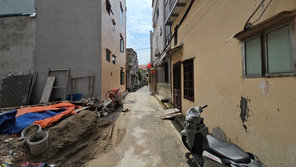 Bán đất phố Ngô Gia Tự, gần KĐT Việt Hưng, DT 39m2, MT 5.4m, lô góc, ô tô vào nhà