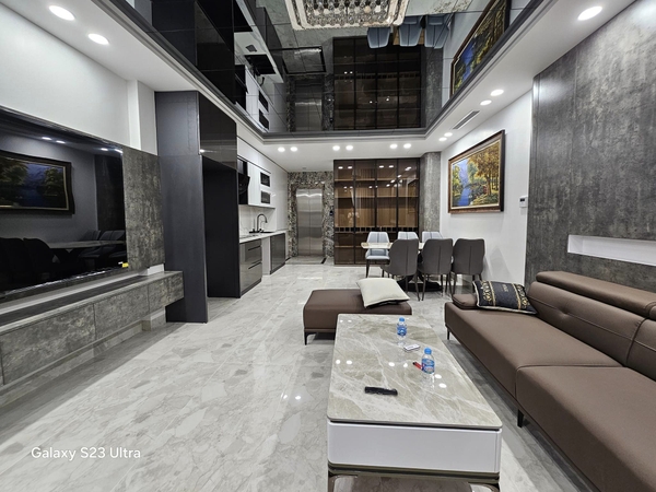 Bán nhà phố Cổ Linh, Thạch Bàn, Nhà 6 tầng, DT 50m2, MT 4.5m, có thang máy, gara ô tô