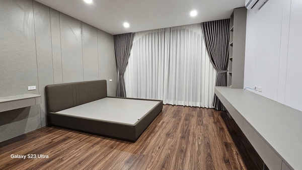 Bán nhà phố Cổ Linh, Thạch Bàn, Nhà 6 tầng, DT 50m2, MT 4.5m, có thang máy, gara ô tô