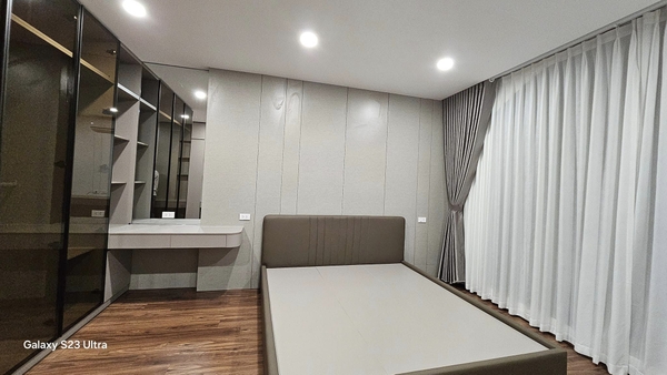 Bán nhà phố Cổ Linh, Thạch Bàn, Nhà 6 tầng, DT 50m2, MT 4.5m, có thang máy, gara ô tô
