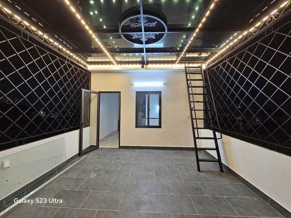 Bán nhà phố Cổ Linh, Thạch Bàn, Nhà 6 tầng, DT 50m2, MT 4.5m, có thang máy, gara ô tô