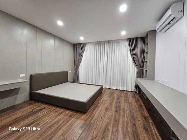 Bán nhà phố Cổ Linh, Thạch Bàn, Nhà 6 tầng, DT 50m2, MT 4.5m, có thang máy, gara ô tô