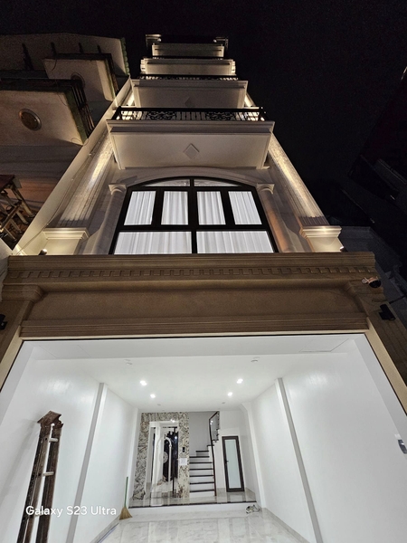 Bán nhà phố Cổ Linh, Thạch Bàn, Nhà 6 tầng, DT 50m2, MT 4.5m, có thang máy, gara ô tô