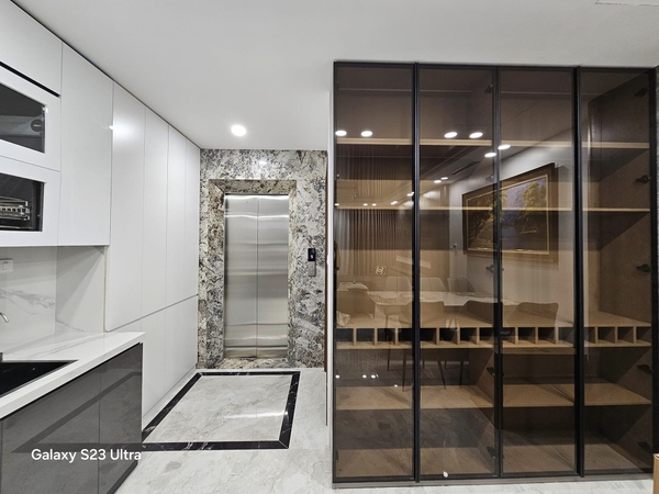 Bán nhà phố Cổ Linh, Thạch Bàn, Nhà 6 tầng, DT 50m2, MT 4.5m, có thang máy, gara ô tô