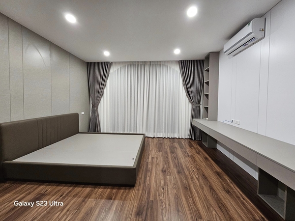 Bán nhà phố Cổ Linh, Thạch Bàn, Nhà 6 tầng, DT 50m2, MT 4.5m, có thang máy, gara ô tô