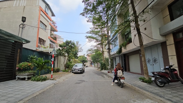 Bán đất đấu giá Thượng Thanh, gần Trường Lý Thượng Kiệt, DT 240m2, MT 12m, đường 13m,