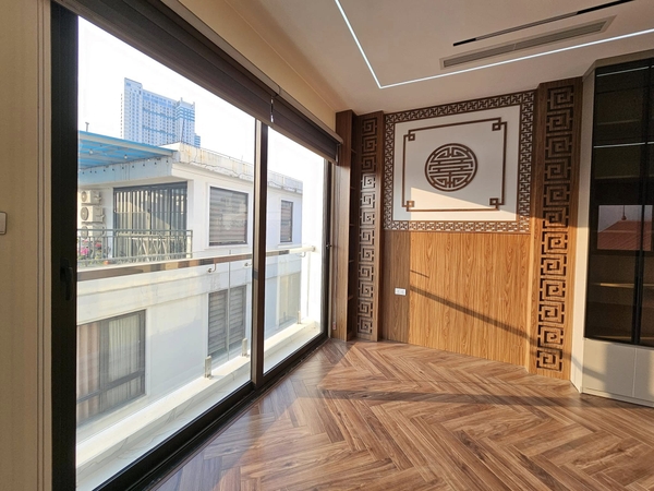 Bán nhà mặt ngõ Nguyễn Văn Cừ, 7 tầng, DT 40m2, MT 3.6m, có thang máy, kinh doanh