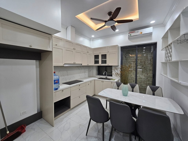 Bán nhà phân lô phố Ngọc Lâm, 5 tầng, DT 46m2, MT 3.6m, 4PN, full nội thất, đường 8m