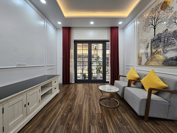 Bán nhà phân lô phố Ngọc Lâm, 5 tầng, DT 46m2, MT 3.6m, 4PN, full nội thất, đường 8m