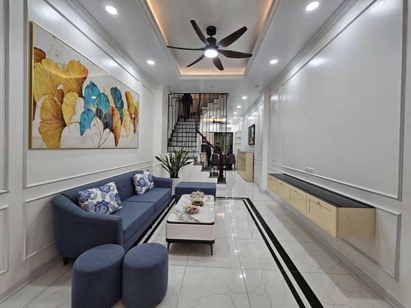 Bán nhà phân lô phố Ngọc Lâm, 5 tầng, DT 46m2, MT 3.6m, 4PN, full nội thất, đường 8m