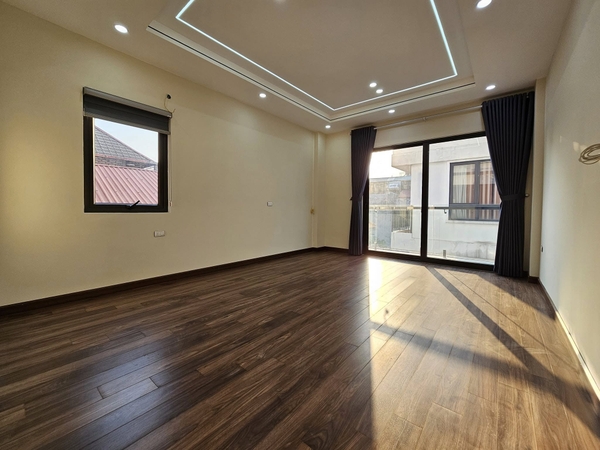 Bán nhà mặt ngõ Nguyễn Văn Cừ, 7 tầng, DT 40m2, MT 3.6m, có thang máy, kinh doanh