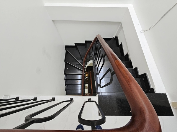 Bán nhà phân lô phố Ngọc Lâm, 5 tầng, DT 46m2, MT 3.6m, 4PN, full nội thất, đường 8m