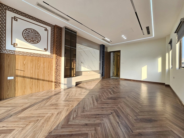 Bán nhà mặt ngõ Nguyễn Văn Cừ, 7 tầng, DT 40m2, MT 3.6m, có thang máy, kinh doanh