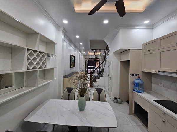 Bán nhà phân lô phố Ngọc Lâm, 5 tầng, DT 46m2, MT 3.6m, 4PN, full nội thất, đường 8m