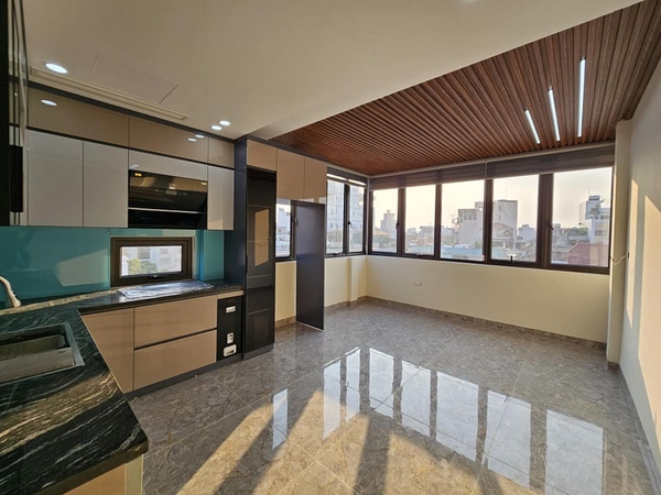 Bán nhà mặt ngõ Nguyễn Văn Cừ, 7 tầng, DT 40m2, MT 3.6m, có thang máy, kinh doanh